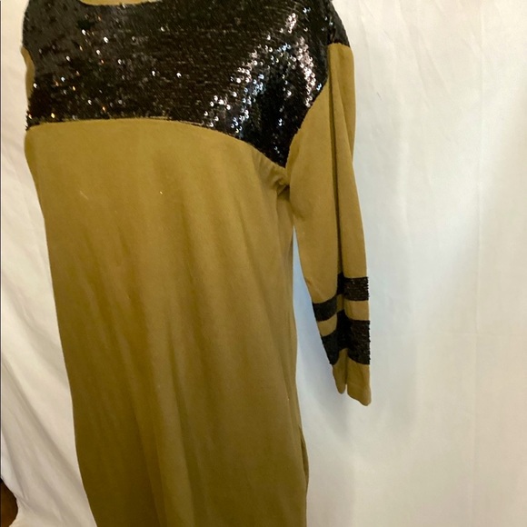 H&M dress with black sequins and pockets Size 4 - Picture 2 of 7
